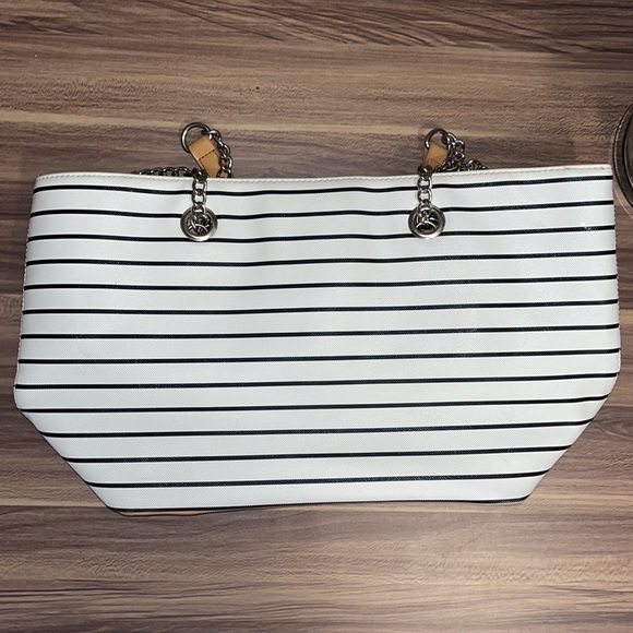 Kenneth Cole reaction, black and white stripes with brown chain handles - Picture 6 of 16
